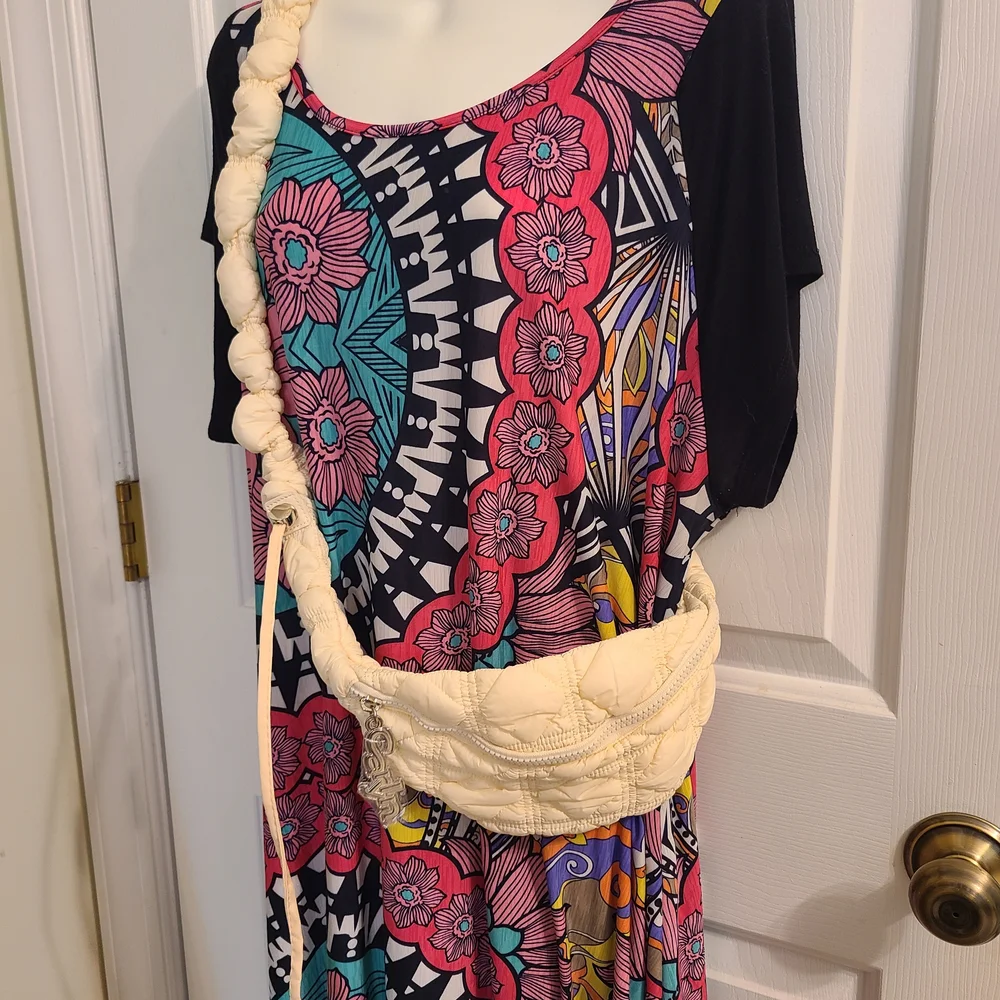 Carlyn Quilted Cream Crossbody Bag - Picture 8 of 10